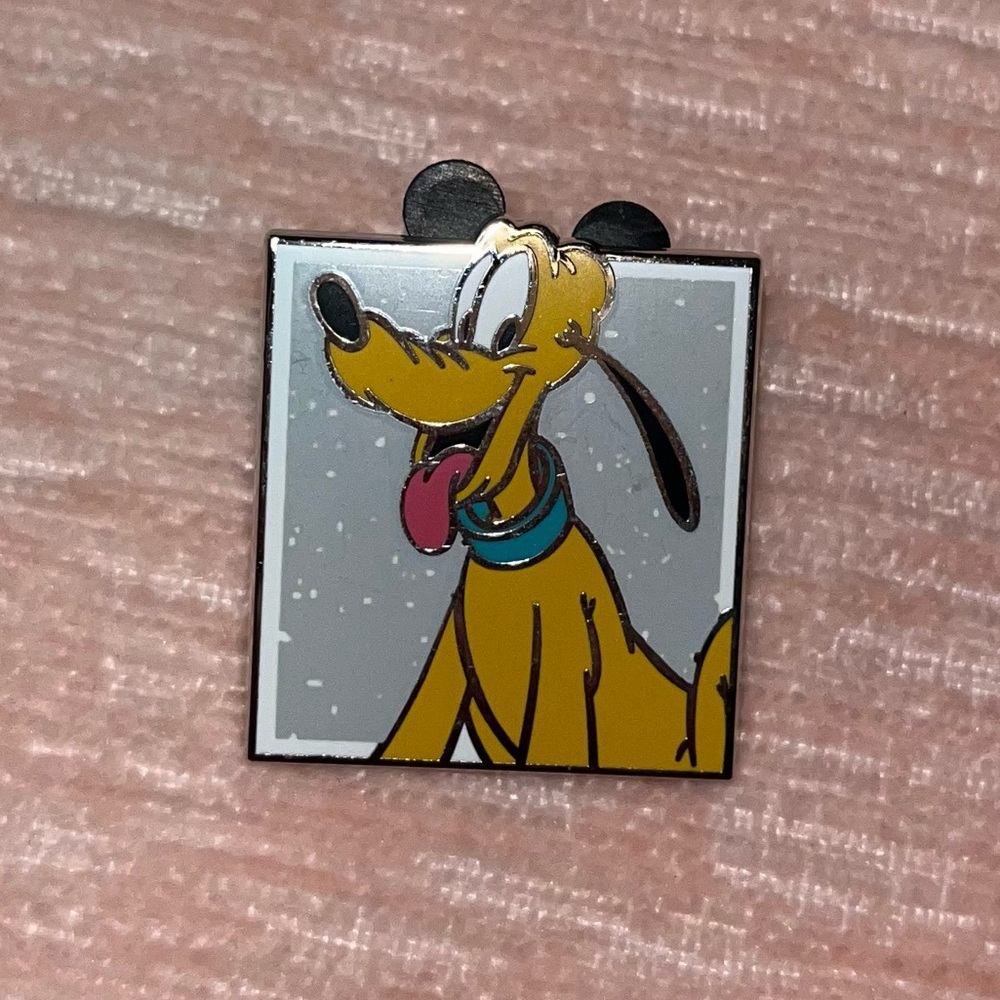 Pluto Pin